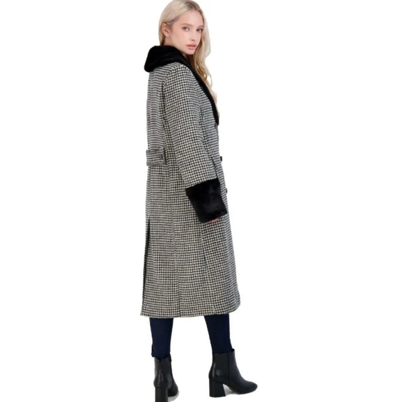 Urban Outfitters Women's Printed Double Breasted Wool Coat with Faux Fur Trim - Picture 3 of 8